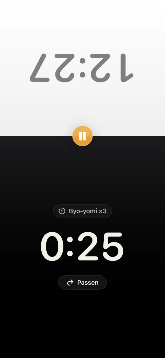 Die Go-Uhr-App auf einem iPhone: Der Bildschirm ist in zwei entgegengesetzt gedrehte Hälften geteilt, die untere zählt eine Byo-yomi-Periode herunter
